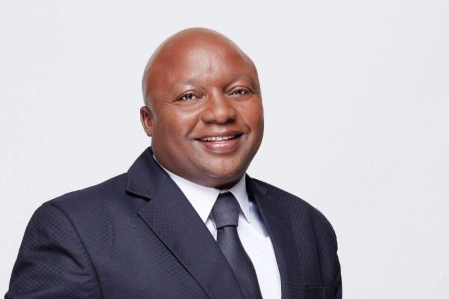 Smiling man in a suit and tie portrait.