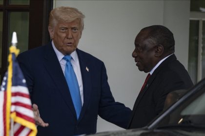 Two leaders meeting, discussing outside a building.
