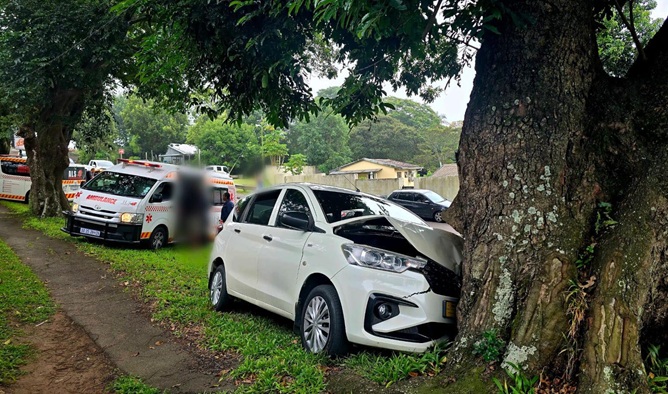 Scholar transport vehicle crashed into a tree near Sarnia Primary School in Pinetown