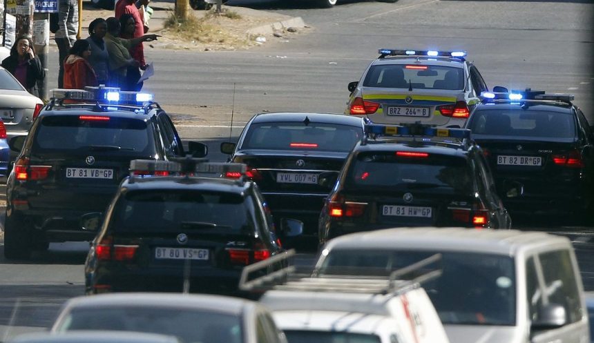 A VIP blue light convoy in traffic. (Photo: X @kg007man)