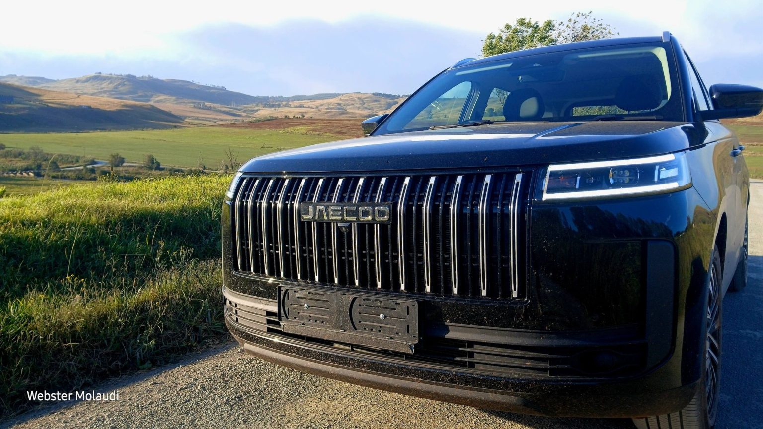 Black Jaecoo SUV parked on rural road