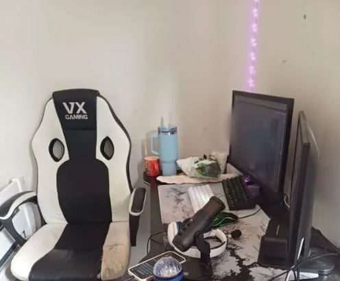 photo of his room