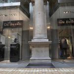 De Beers jewellery store entrance with stone columns