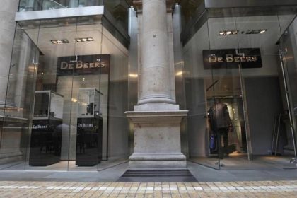 De Beers jewellery store entrance with stone columns